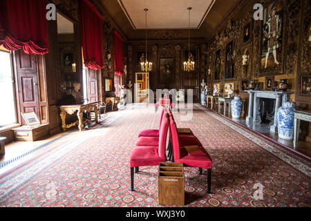 Die geschnitzten Zimmer in Petworth House, West Sussex, England, aus dem 17. Jahrhundert denkmalgeschützte Landhaus, gebaut im Jahre 1688 von Charles Seymour, England Großbritannien Stockfoto