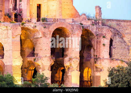 Ruinen des Kaiserlichen Palastes im Palatin - Rom, Italien Stockfoto