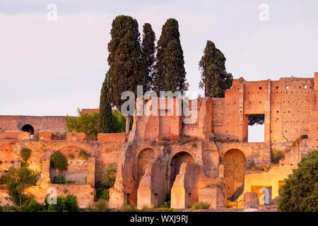 Ruinen des Kaiserlichen Palastes im Palatin - Rom, Italien Stockfoto