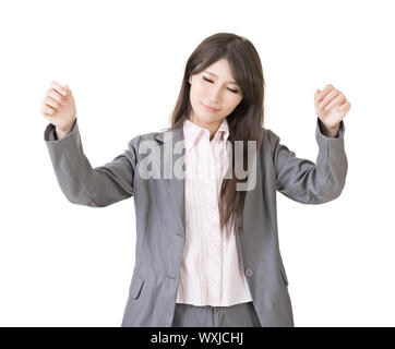 Junge asiatische Geschäftsfrau führt. Auf dem weißen Hintergrund isoliert. Stockfoto