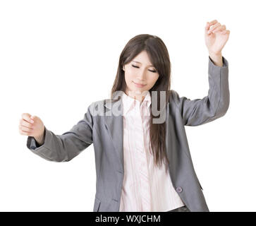 Junge asiatische Geschäftsfrau führt. Auf dem weißen Hintergrund isoliert. Stockfoto