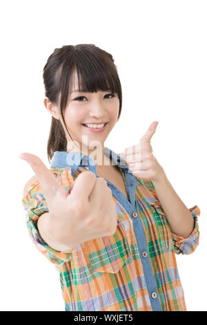Asiatische junge lächelnde Frau Daumen nach oben. Close up Portrait. Auf den weißen Hintergrund isoliert. Stockfoto