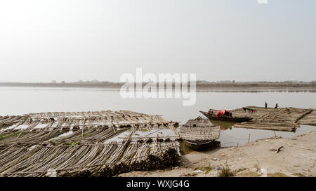 Nadia, Jalangi Riverside, West Bengal Oktober 2018 - hooghly River Side View bei Sonnenuntergang. Bhagirathi, Churni und Jalangi sind die lokalen Namen des Rive Stockfoto