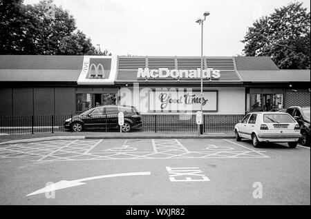 McDonalds fahren Sie durch Restaurant, Basingstoke, Hampshire, England, Vereinigtes Königreich. Stockfoto