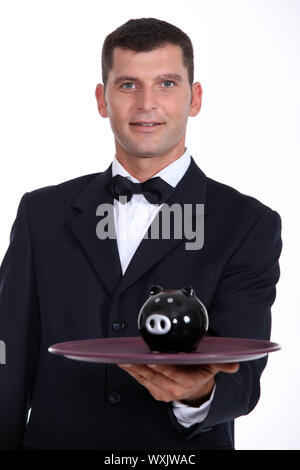 Kellner servieren ein Sparschwein Stockfoto