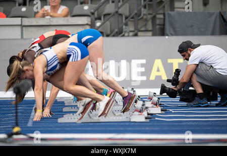 Berlin, Deutschland. 03 Aug, 2019. Start, Aktion, Athleten in den Startlöchern, Halbfinale 100m Hürden der Frauen, am 03.08.2019 Deutsche Leichtathletik Meisterschaften 2019, vom 03.08. - 04.08.2019 in Berlin/Deutschland. © Fotoagentur Sven Simon GmbH & Co. KG Drücken Sie die Taste Foto # Prinzess-Luise-Str. 41#45479 M uelheim/Ruhr # Tel. # 0208/9413250 Fax. # 0208/9413260 # GLS Bank BLZ 430 609 67 # Kto. 4030 025 100 # IBAN DE 75 4306 0967 4030 0251 00# BIC GENODEM1GLS#www.svensimon.net. Quelle: dpa/Alamy leben Nachrichten Stockfoto