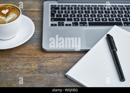 Büro, officework, officemeeting, Konferenz, Arbeit, Kommunikation, Hinweis, botebook, mobil, Smartphone, Schreibtisch, Tisch, Geschäft, Finanzen, Rechnungswesen, Laptop Stockfoto