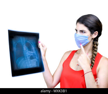 Weibliche Medical Student die Prüfung eines x-ray Image Stockfoto