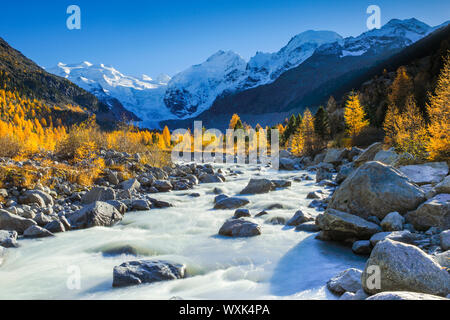 Piz Palue (3905 m), Piz Bernina (4049 m) und Piz Morteratsch (3751 m) im Herbst. Oberengadin Stockfoto