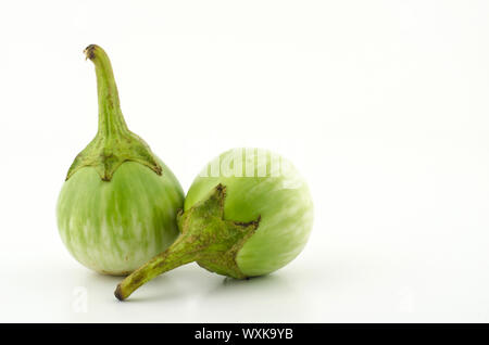 zwei Auberginen Gemüse isoliert auf weißem Hintergrund Stockfoto