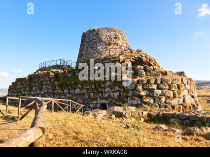 Alten megalithischen Nuraghe Santu Antine in Sardinien, Italien Stockfoto