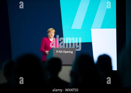 Frankfurt, Deutschland. 12 Sep, 2019. Bundeskanzlerin Angela Merkel, in ihrer Rede zur Eröffnung der Internationalen Automobilausstellung IAA 2019 in Frankfurt, am 12.09.2019. | Verwendung der weltweiten Kredit: dpa/Alamy leben Nachrichten Stockfoto