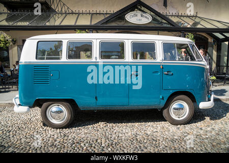 Varallo Sesia, Italien - Juni 02, 2019: Oldtimer, alte Deutsche van Volkswagen Transporter bei einer Oldtimer Rallye Stockfoto