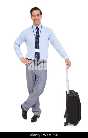 Gut aussehend Geschäftsmann stand mit seinen Koffer auf weißem Hintergrund Stockfoto