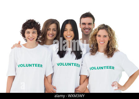 Gruppe von Menschen tragen freiwillige Tshirt auf weißem Hintergrund Stockfoto