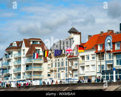 Europäischen und EU-Flaggen, Wimereux, Frankreich Stockfoto