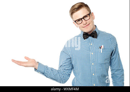 Süße junge Kerl begrüßen Sie Studio gedreht. Stockfoto