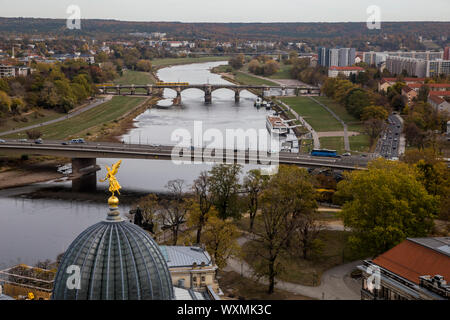 Ein Blick auf die Stadt von der Aussichtsplattform der Frauenkirche in Dresden, Deutschland Stockfoto