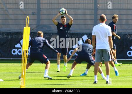 München, Deutschland. 17 Sep, 2019. München, Deutschland, 17. September 2019: 1. BL-19/20 - FC Bayern München Ausbildung 17.09.2019 Robert Lewandowski (FC Bayern München) | Verwendung der weltweiten Kredit: dpa/Alamy leben Nachrichten Stockfoto