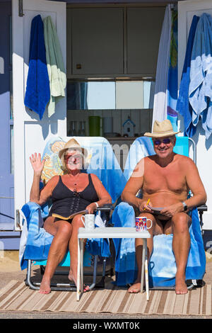 Bournemouth, Dorset UK. 17.September 2019. UK Wetter: herrlich warmen sonnigen Tag mit blauem Himmel in Bournemouth wie Besucher Kopf an der Küste der Sonne in Bournemouth Strände zu genießen. Credit: Carolyn Jenkins/Alamy leben Nachrichten Stockfoto