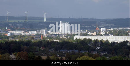 Chemnitz, Deutschland. 17 Sep, 2019. Blick auf die Stadt aus dem Osten, das Dorint-Hotel (M), ist weithin sichtbar. Credit: Sebastian Willnow/dpa-Zentralbild/ZB/dpa/Alamy leben Nachrichten Stockfoto