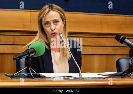 Rom, Italien. 17 Sep, 2019. Giorgia Meloni, Führer der Brüder von Italien (politische Partei) spricht während der Pressekonferenz im Palazzo Chigi in Rom. Credit: SOPA Images Limited/Alamy leben Nachrichten Stockfoto