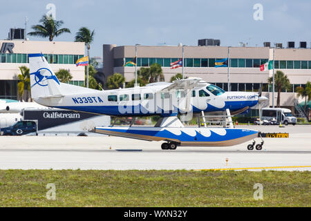 Fort Lauderdale, Florida - April 6, 2019: Tropic Ocean Airways Cessna 208 Caravan Flugzeug am Flughafen Fort Lauderdale (FLL) in Florida. Stockfoto