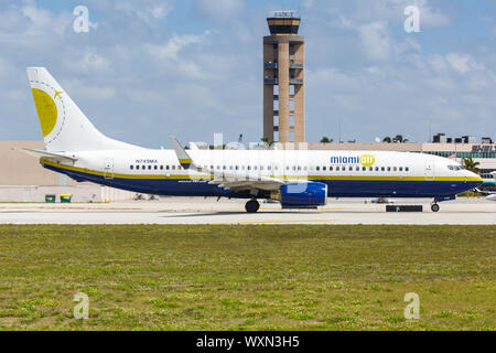 Fort Lauderdale, Florida - April 6, 2019: Miami Air International Boeing 737-800 Flugzeug am Flughafen Fort Lauderdale (FLL) in Florida. Stockfoto