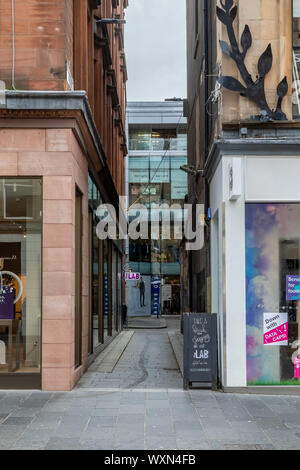 Springfield Gericht in Glasgow ist eine schmale Gasse aus der Buchanan Street im Stadtzentrum Stockfoto