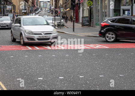 Autos Mißachtung der Bus Tor, wurde am 2. September 2019 von 7:00 - 19:00 Uhr auf der Union Street in Glasgow. Stockfoto