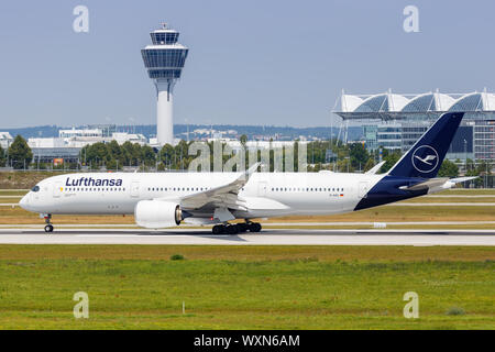 München, Deutschland - Juli 20, 2019: Lufthansa Airbus A350 Flugzeug am Flughafen München (MUC) in Deutschland. Stockfoto