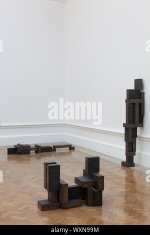 Antony Gormley, eine retrospektive Ausstellung von Skulpturen des britischen Künstlers und Arbeiten auf Papier, öffnet sich an der Royal Academy, Piccadilly am 21. September. Hier gesehen, labworks" (2019). Stockfoto