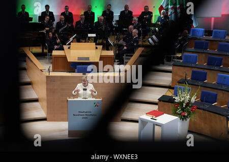 Angela Merkel bei der Vergabe des Staatspreis des Landes Nordrhein-Westfalen im Jahr 2019 an Klaus Topfer im Wccb. Bonn, 16.09.2019 | Verwendung weltweit Stockfoto
