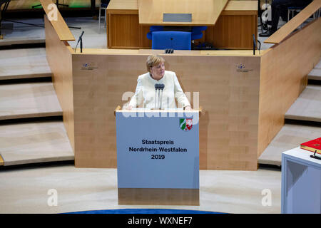 Angela Merkel bei der Vergabe des Staatspreis des Landes Nordrhein-Westfalen im Jahr 2019 an Klaus Topfer im Wccb. Bonn, 16.09.2019 | Verwendung weltweit Stockfoto