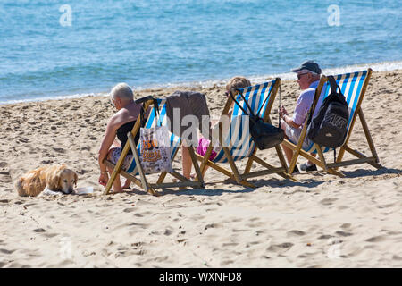 Bournemouth, Dorset UK. 17.September 2019. UK Wetter: herrlich warmen sonnigen Tag mit blauem Himmel in Bournemouth wie Besucher Kopf an der Küste der Sonne in Bournemouth Strände zu genießen. Credit: Carolyn Jenkins/Alamy leben Nachrichten Stockfoto