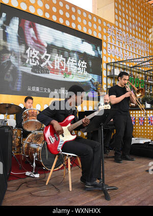 Peking, China. 17 Sep, 2019. Künstler während der Veranstaltung die "Großbritannien Tag' an der Peking Internationale Gartenbauausstellung in Peking, der Hauptstadt von China, Sept. 17, 2019. Die 'Großbritannien' Fall wurde an der Peking Internationale Gartenbauausstellung am Dienstag statt. Quelle: Ren Chao/Xinhua/Alamy leben Nachrichten Stockfoto