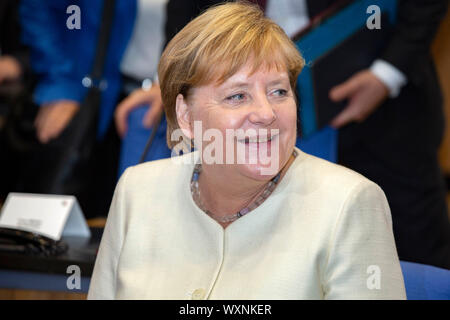 Bonn, Deutschland. 16 Sep, 2019. Angela Merkel bei der Vergabe des Staatspreis des Landes Nordrhein-Westfalen im Jahr 2019 an Klaus Topfer im Wccb. Bonn, 16.09.2019 | Verwendung der weltweiten Kredit: dpa/Alamy leben Nachrichten Stockfoto