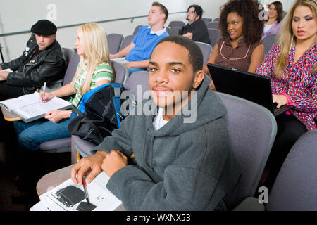 Studenten im Hörsaal sitzen Stockfoto