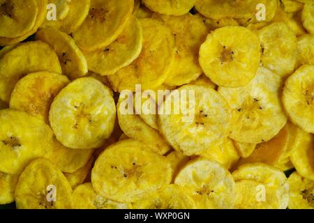 Wegerich oder Banana Chips - Beliebte frittierte Snack aus Kerala Stockfoto