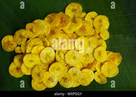 Wegerich oder Banana Chips - Beliebte frittierte Snack aus Kerala Stockfoto