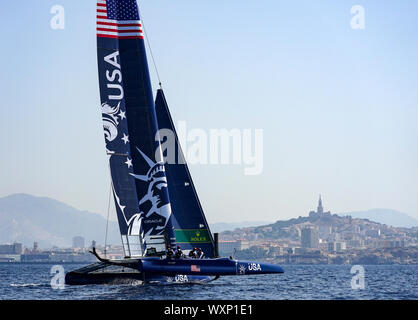 USA SailGP Team helmed durch Rom Kirby in Aktion auf der Rade de Marseille, wie sie Praxis für die endgültige SailGP Ereignis der Saison 1 in Marseille. Stockfoto