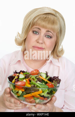 Frau zeigt Enttäuschung über den Salat Stockfoto