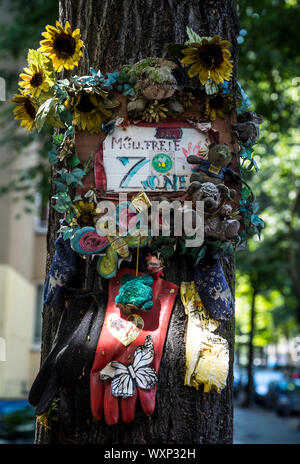 Detail geschossen von einem bunten Straße Ecke öffentlichen Garten in Neukölln, Berlin, Deutschland. Stockfoto