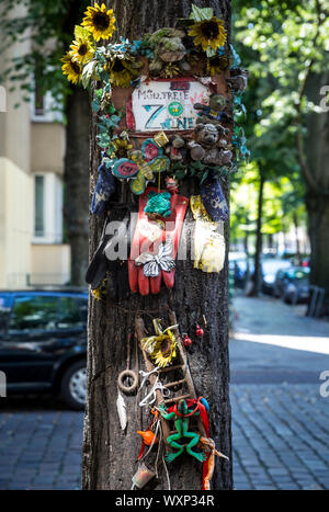 Detail geschossen von einem bunten Straße Ecke öffentlichen Garten in Neukölln, Berlin, Deutschland. Stockfoto