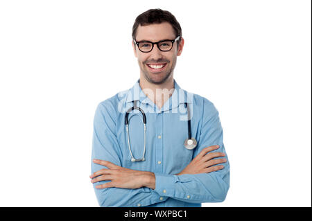 Junge männliche Arzt posieren selbstbewusst Stockfoto