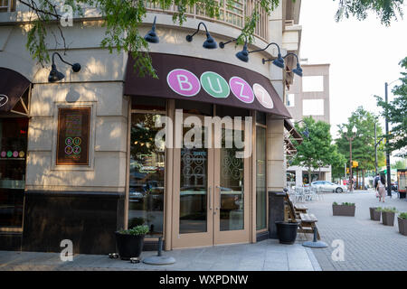 Arlington, Virginia - 7. August 2019: Äußere des Buzz bakeshop Bäckerei in der Ballston Nachbarschaft von Northern Virginia entfernt Stockfoto