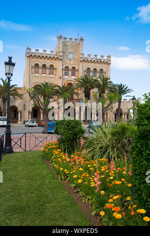 Rathaus Stadt Ciutadella Menorca und Gärten in Ciudadela auf den Balearischen Inseln Stockfoto