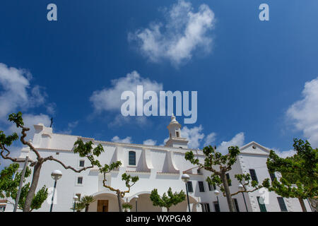 Menorca Sant Lluis San Luis weiße mediterrane Kirche in Balearen Stockfoto