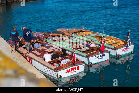 Padstow Cornwall mit dem Schnellboot - High Speed touristische Ausflüge auf dem Fluss Camel Mündung und die Bucht Stockfoto