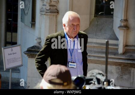 David dimbleby verlassen das Oberste Gericht des Vereinigten Königreichs london Beschwerde gegen die Vertagung des Parlaments september 2019 Medien und Massen uk Stockfoto